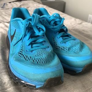 LIKE NEW NIKE “AIR MAX” RUNNING SHOES